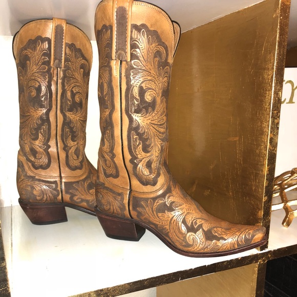 COPY - A pair of Charlie 1 Horse Cowboy boots  are size 7 not 61/2 as box says - Picture 4 of 6